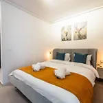 Hills - With Balcony & View Apartamento