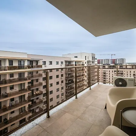 Apartment Hills - With Balcony & View