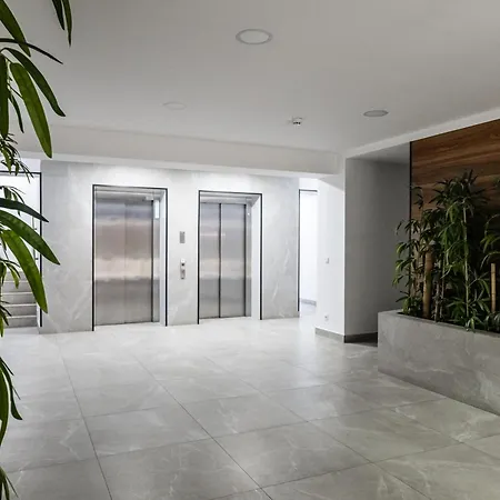 Apartment Hills - With Balcony & View