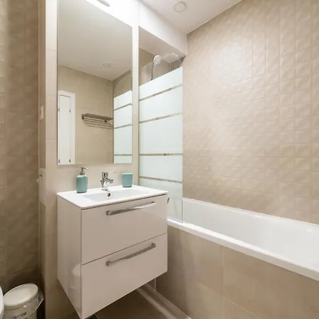 Hills - With Balcony & View Apartment Bucharest