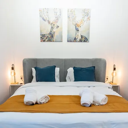 Hills - With Balcony & View Apartment Bucharest