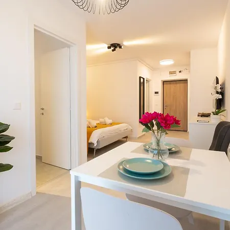 Hills - With Balcony & View *