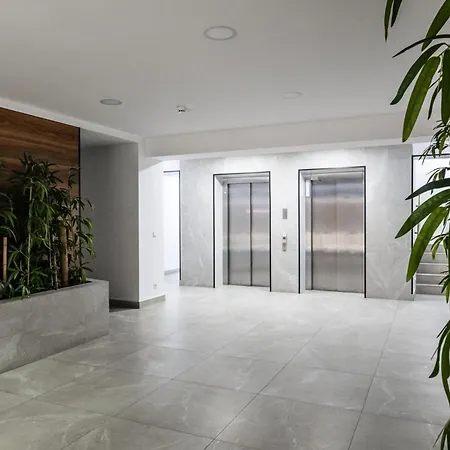 Apartment Hills - With Balcony & View