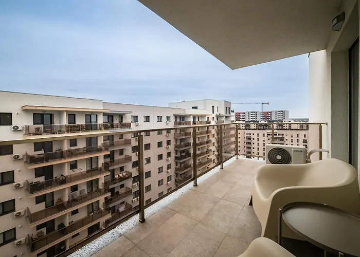 Apartment Hills - With Balcony & View