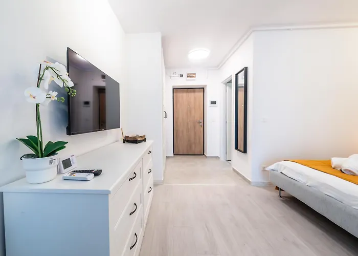 Hills - With Balcony & View Bucureşti