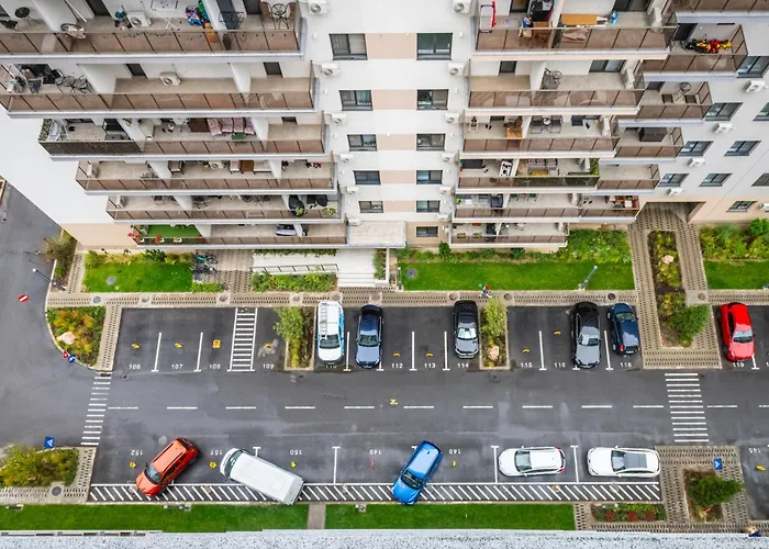 Apartment Hills - With Balcony & View