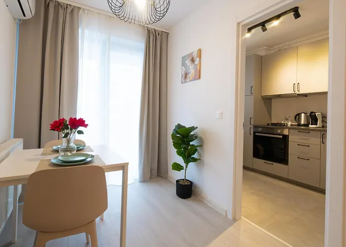 Apartment Hills - With Balcony & View