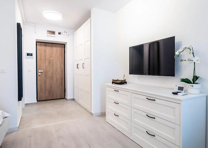 Apartament Hills - With Balcony & View *