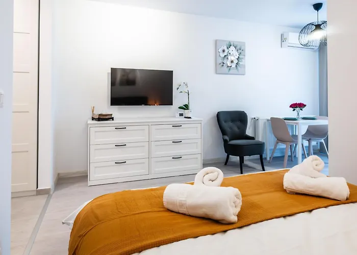 Hills - With Balcony & View Bukarest