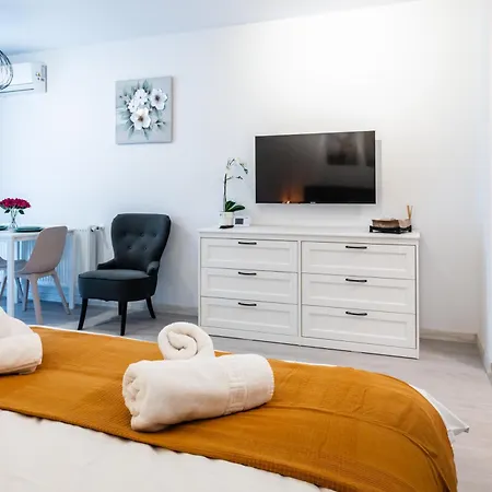 Apartment Hills - With Balcony & View Bukarest